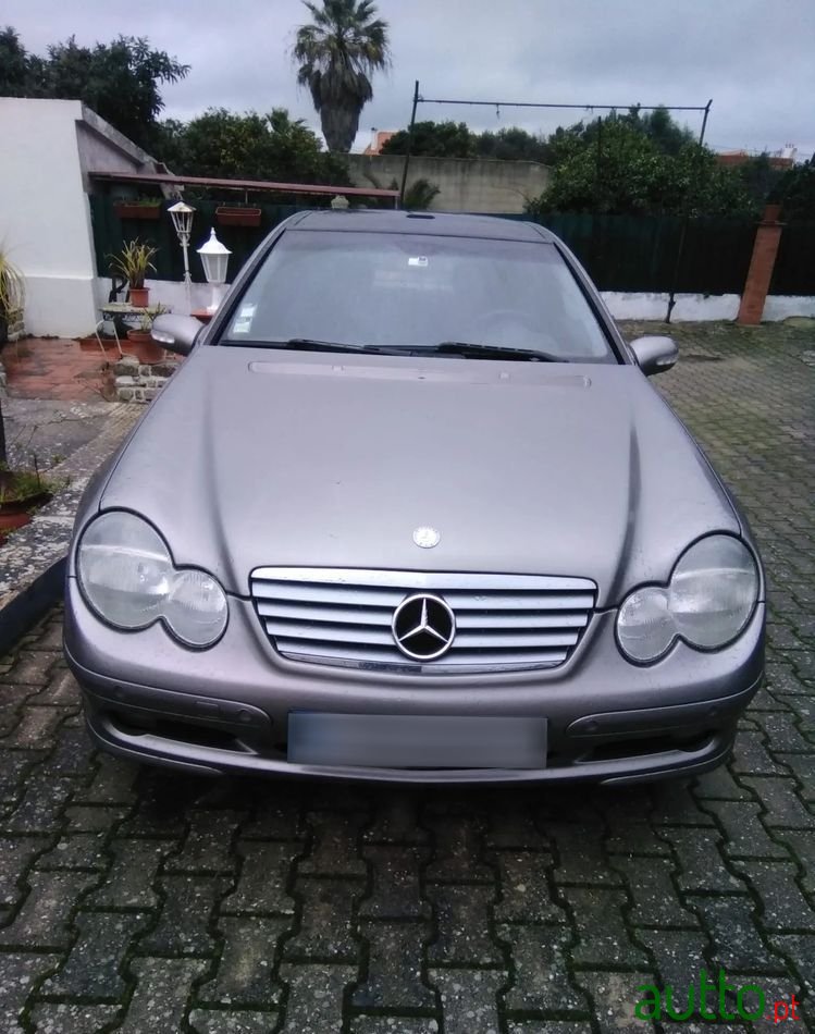 2003' Mercedes-Benz Classe C photo #3