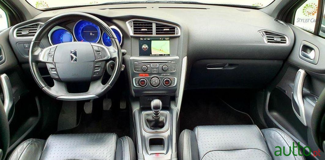 2015' Citroen DS4 photo #2