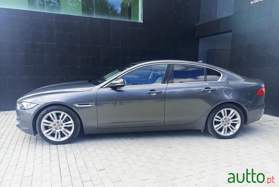 2015' Jaguar XE photo #3