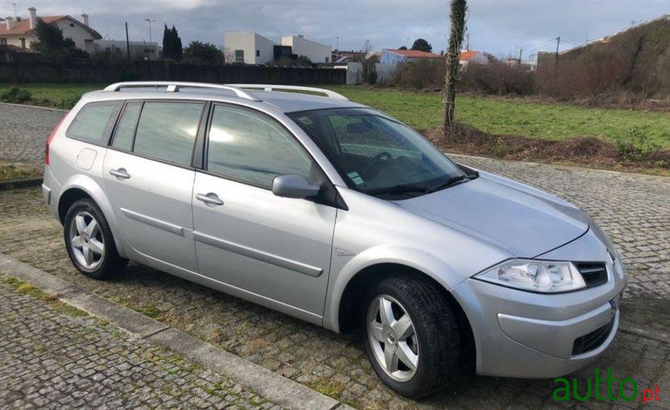2008' Renault Megane Break photo #2
