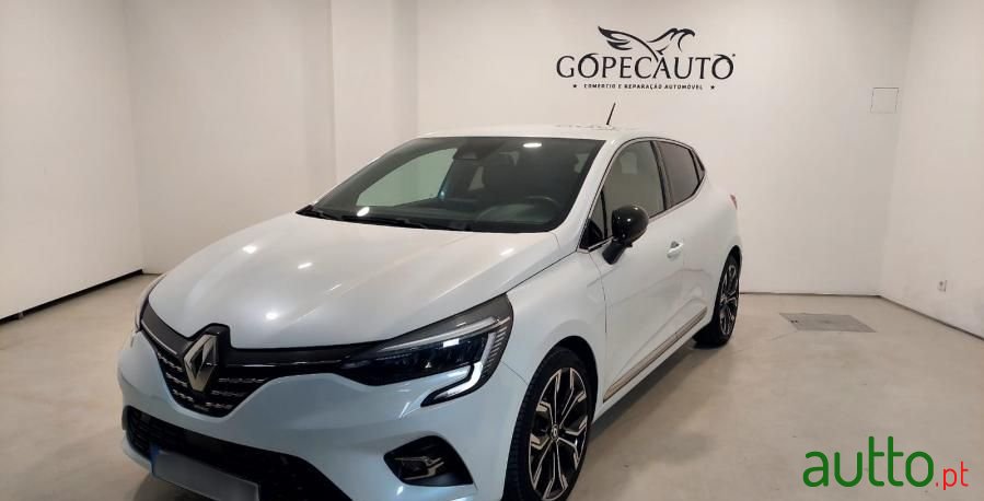 2021' Renault Clio photo #1