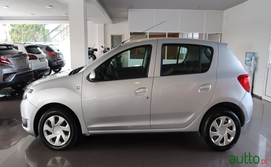 2014' Dacia Sandero photo #4