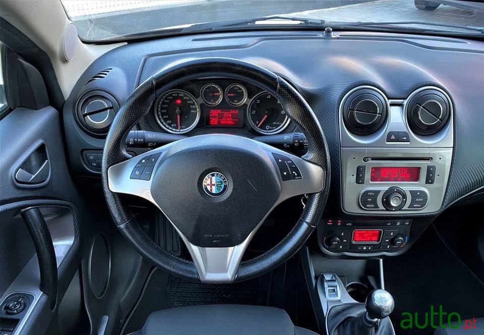 2011' Alfa Romeo MiTo photo #4
