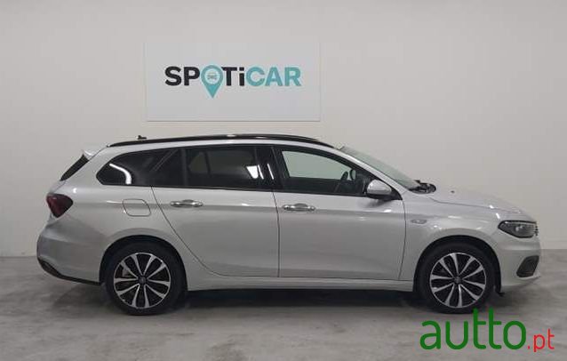 2019' Fiat Tipo Station Wagon photo #2