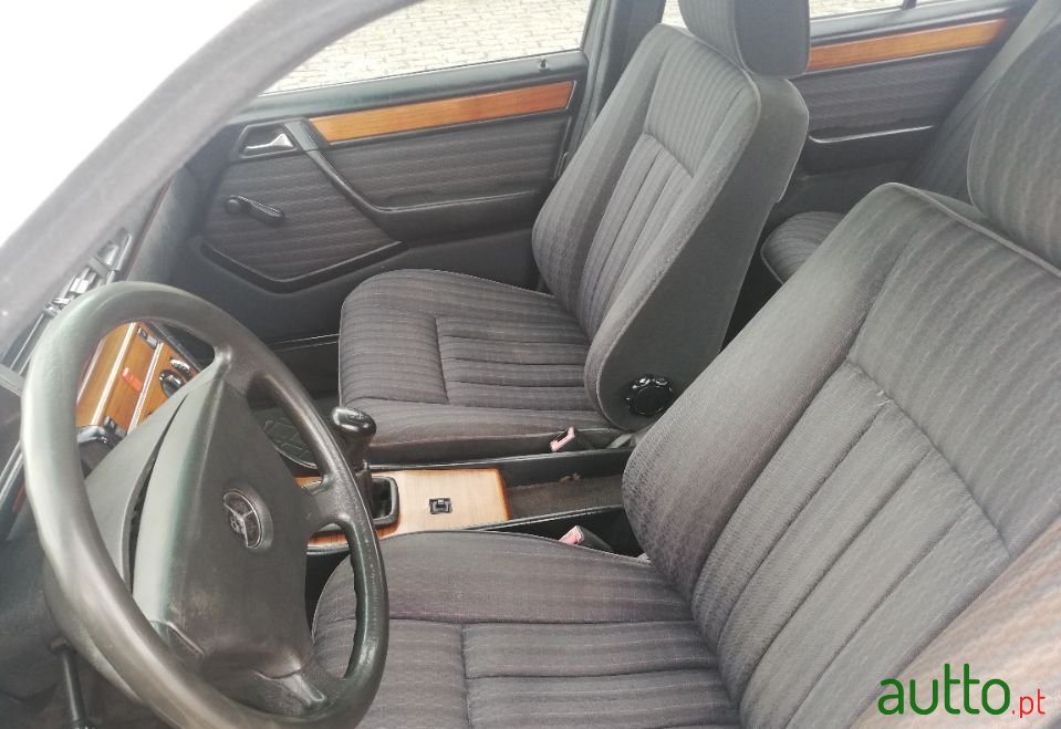 1992' Mercedes-Benz 200 Ver-D photo #6