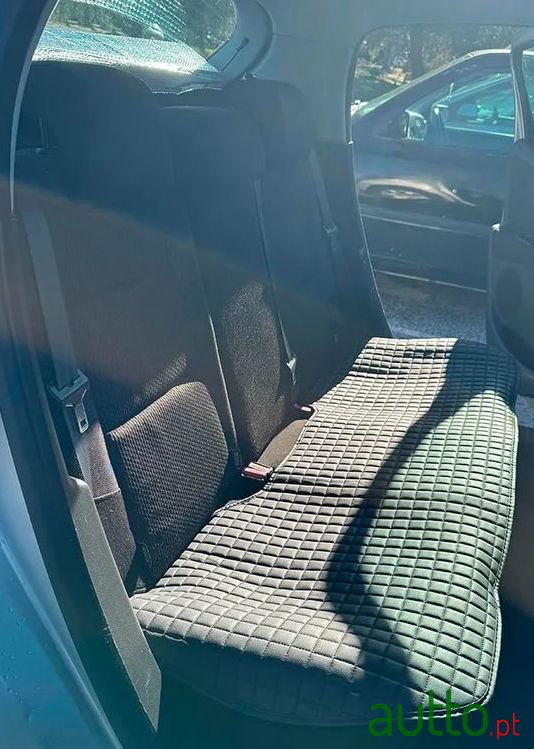 2010' Peugeot 207 photo #6