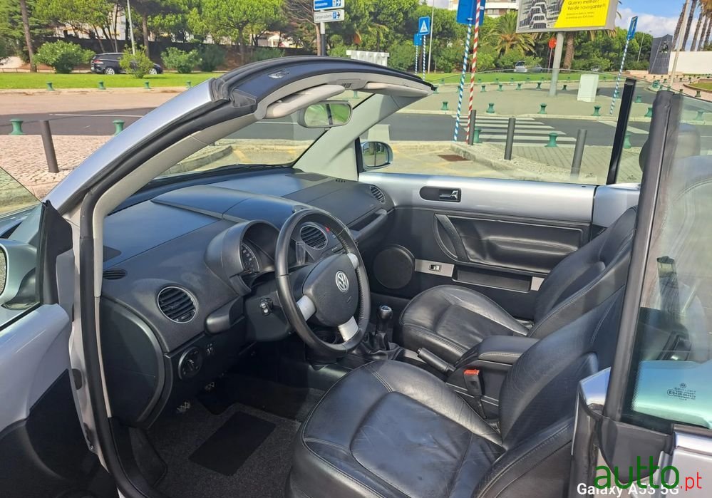 2008' Volkswagen New Beetle photo #5