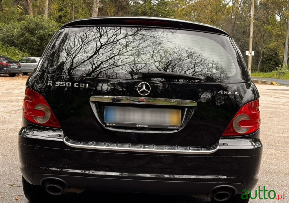 2009' Mercedes-Benz R 350 photo #3