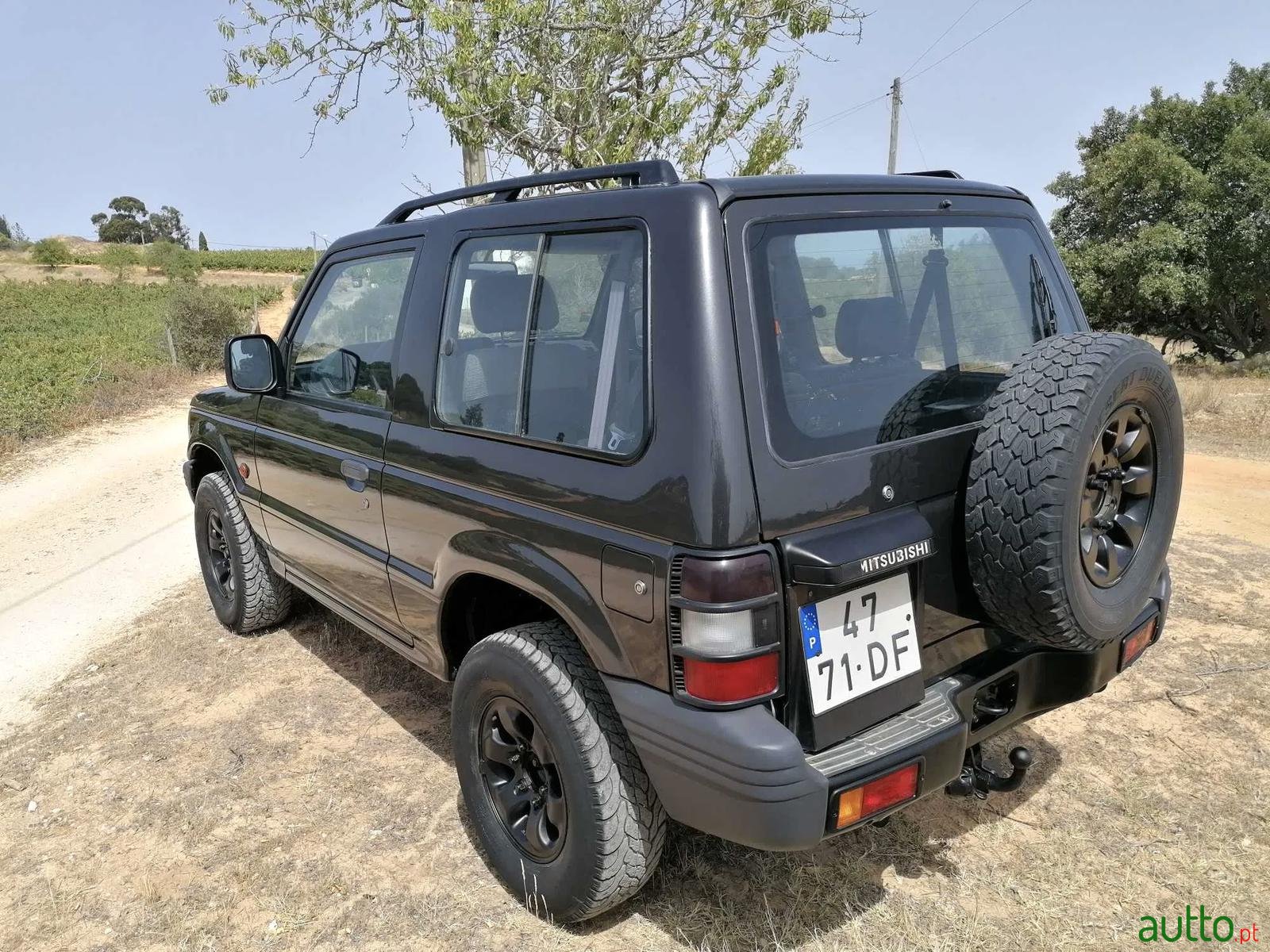 1994' Mitsubishi Pajero GLS photo #1