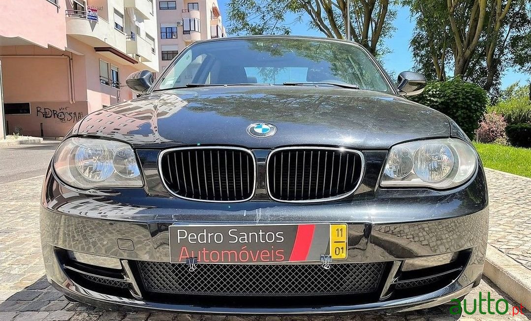 2011' BMW 118 photo #3