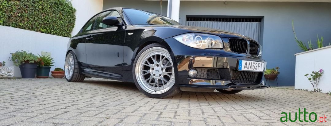 2009' BMW 120 photo #1