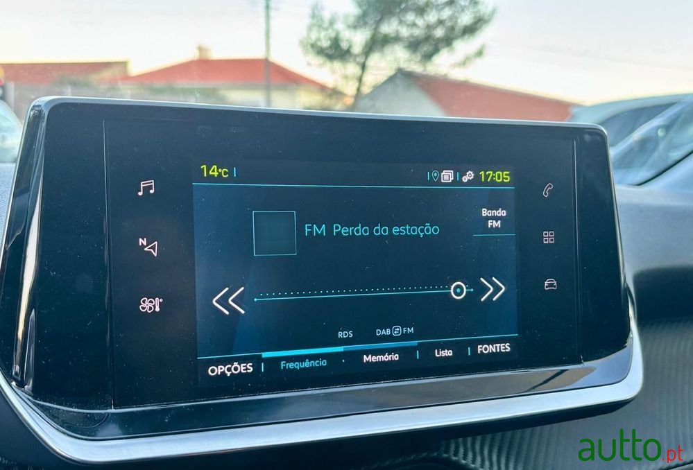 2024' Peugeot e-208 50 Kwh Style photo #4