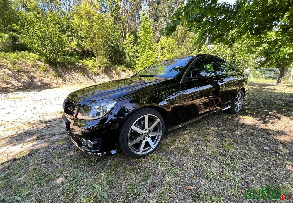2011' Mercedes-Benz C 250 photo #1