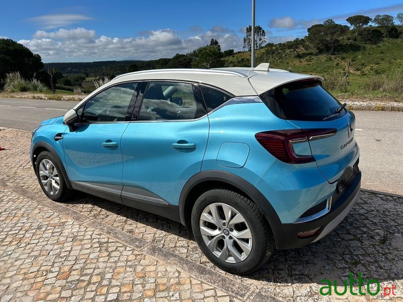 2020' Renault Captur 1.6 E-Tech Plug-In Intens photo #2