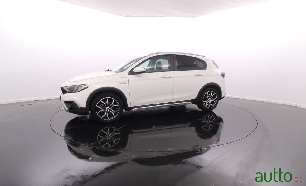 2022' Fiat Tipo Cross 1.0 T3 photo #2