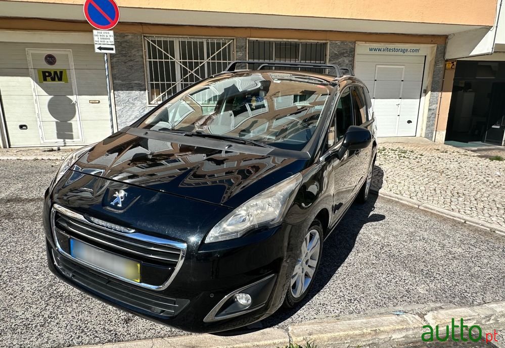 2013' Peugeot 5008 photo #2