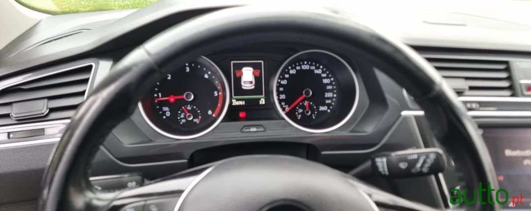 2016' Volkswagen Tiguan photo #5