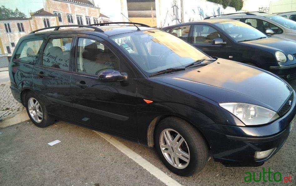 2002' Ford Focus Sw photo #1