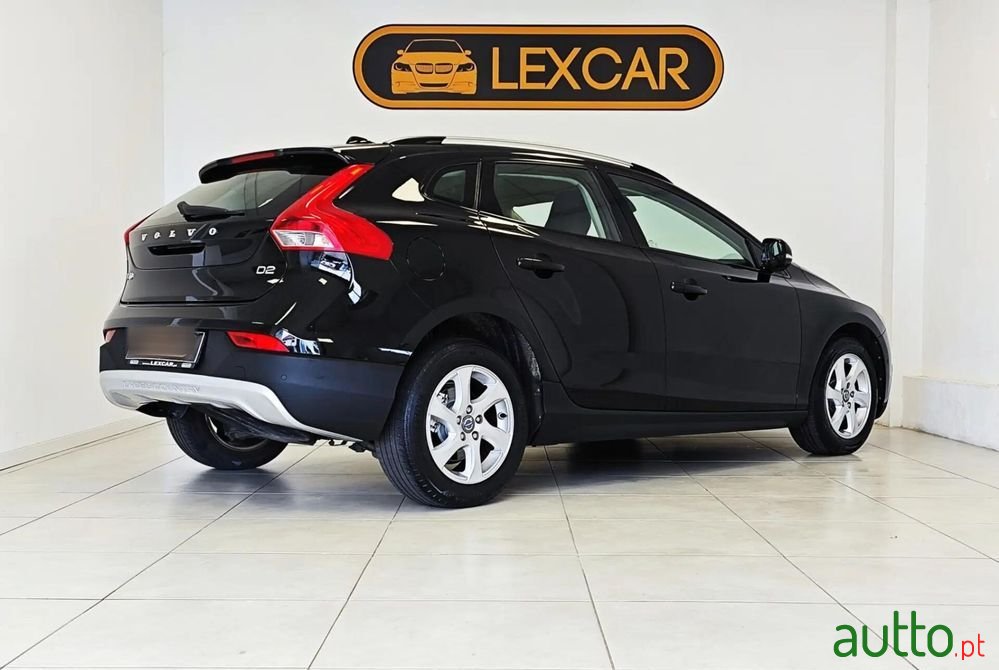 2014' Volvo V40 Cross Country photo #2