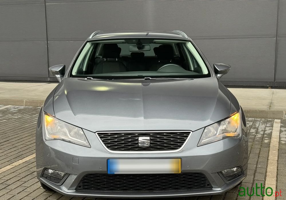 2015' SEAT Leon St photo #2