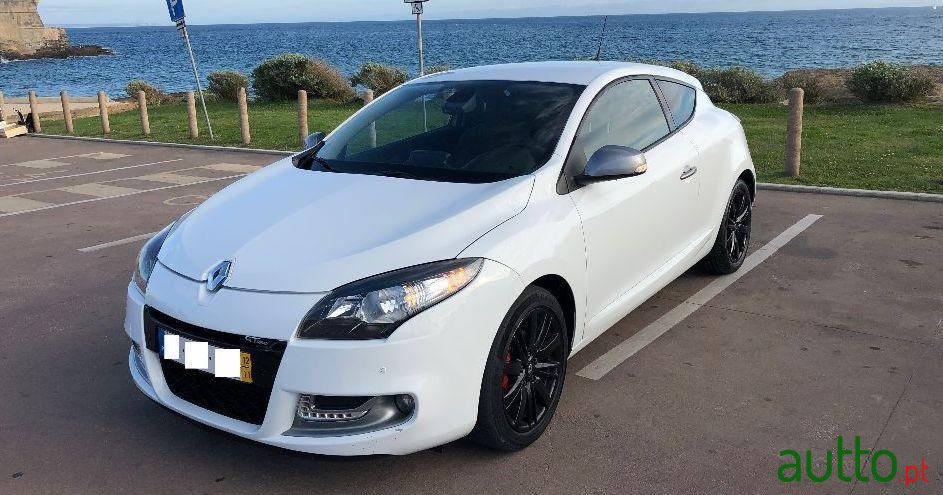 2012' Renault Megane photo #1