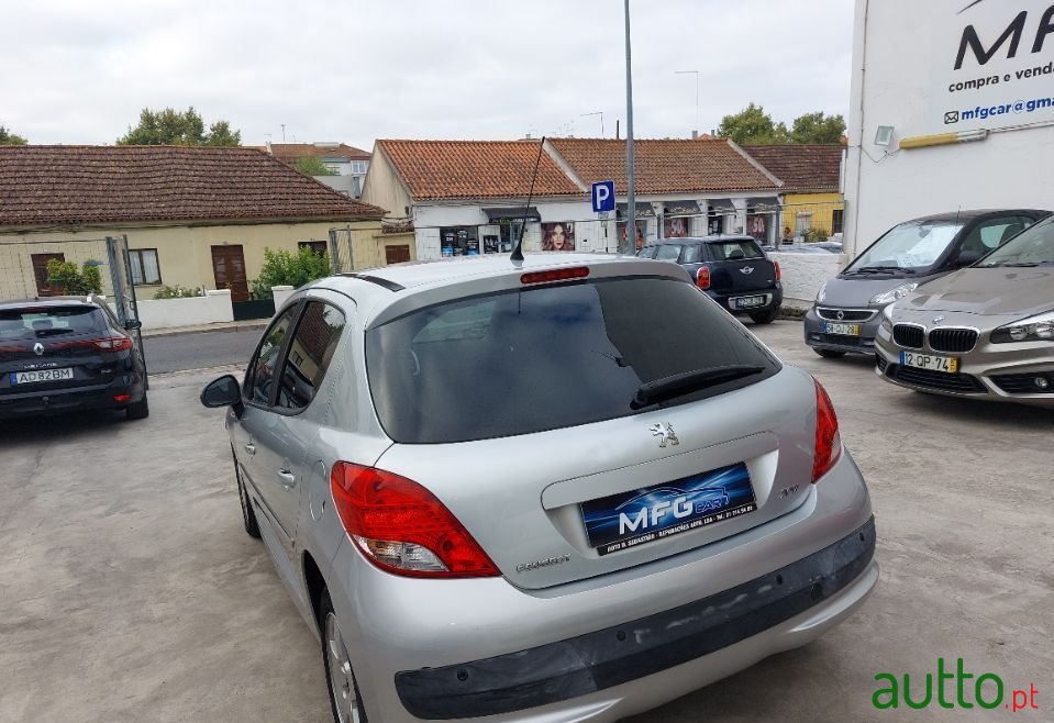 2011' Peugeot 207 Sport photo #3