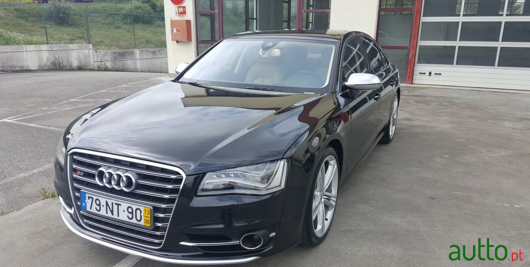2013' Audi S8 photo #1