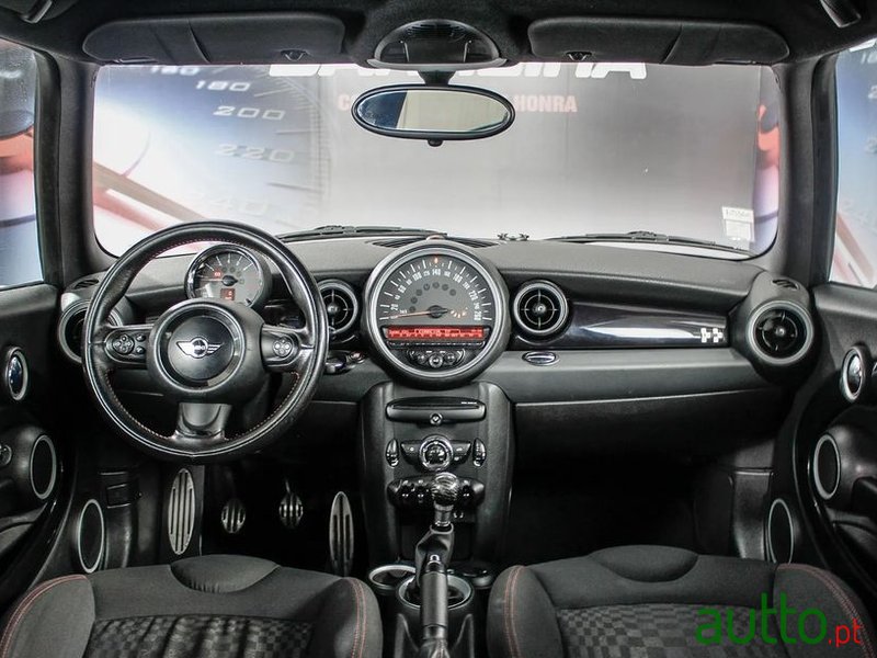 2011' MINI Clubman John Cooper Works photo #3