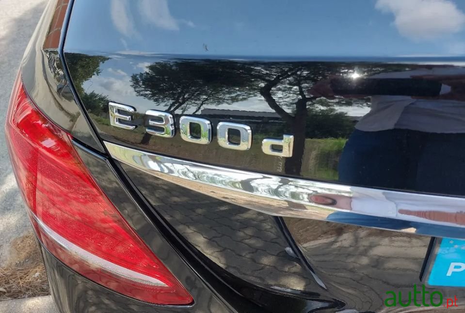 2019' Mercedes-Benz E-300 photo #6