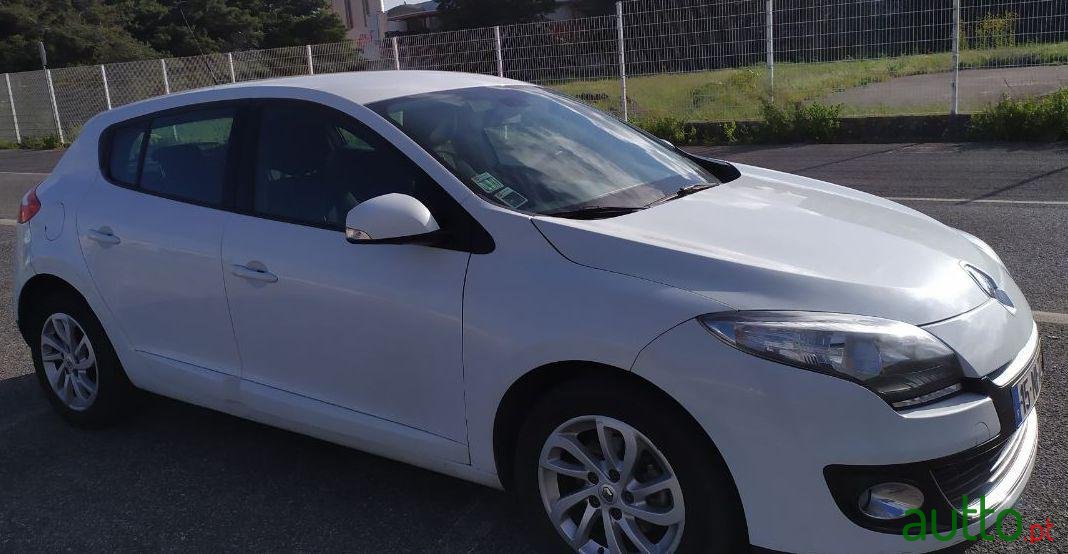 2012' Renault Megane photo #5