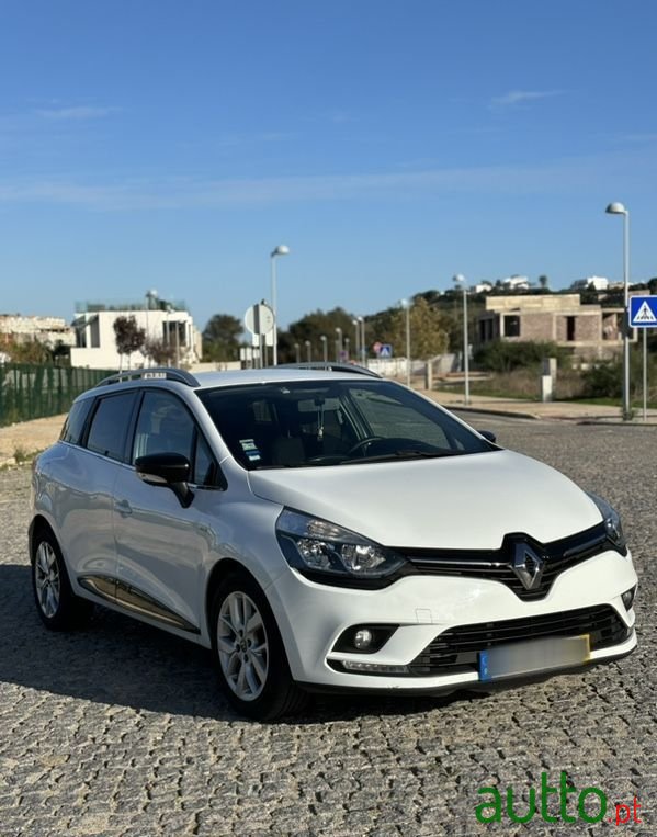 2018' Renault Clio Sport Tourer photo #1