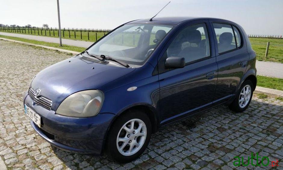 2001' Toyota Yaris Sol Ac photo #2