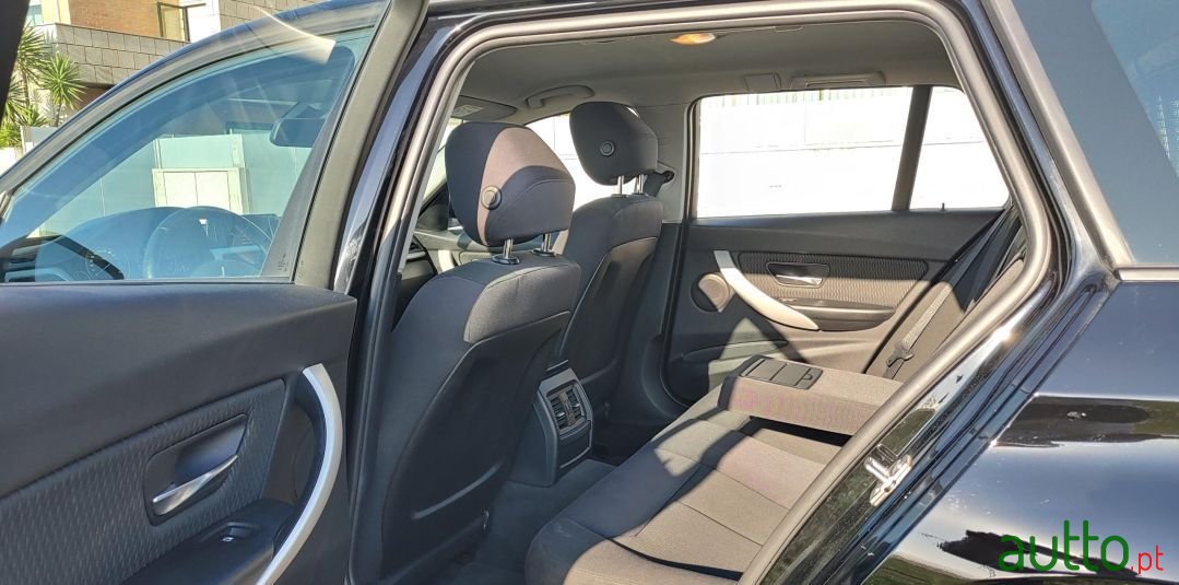 2013' BMW 318 photo #6