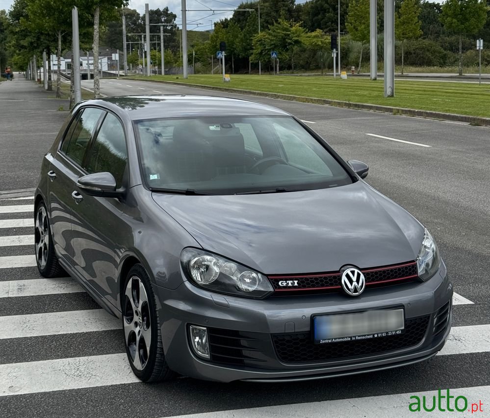 2010' Volkswagen Golf 2.0 Gti photo #1