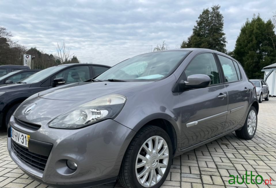 2009' Renault Clio photo #1