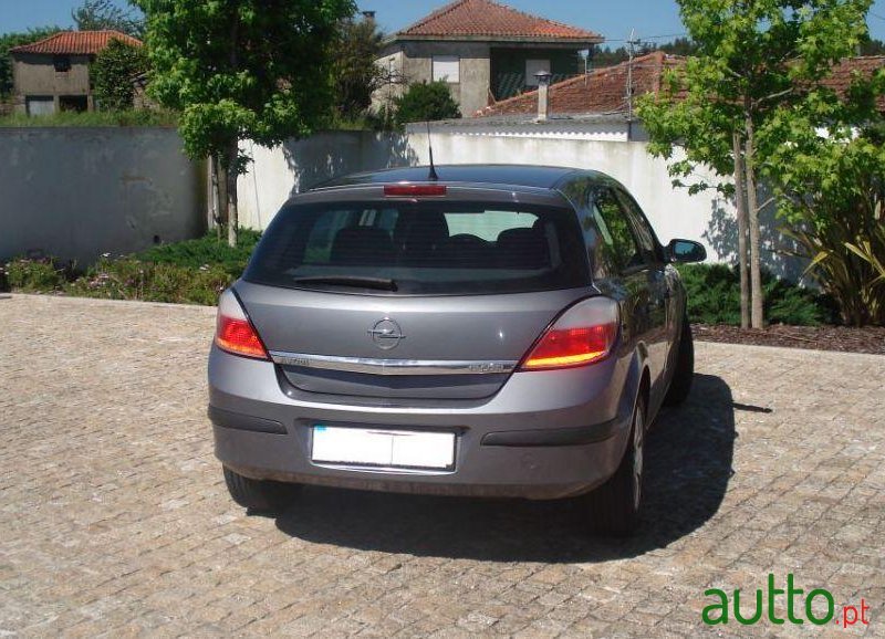 2004' Opel Astra photo #3