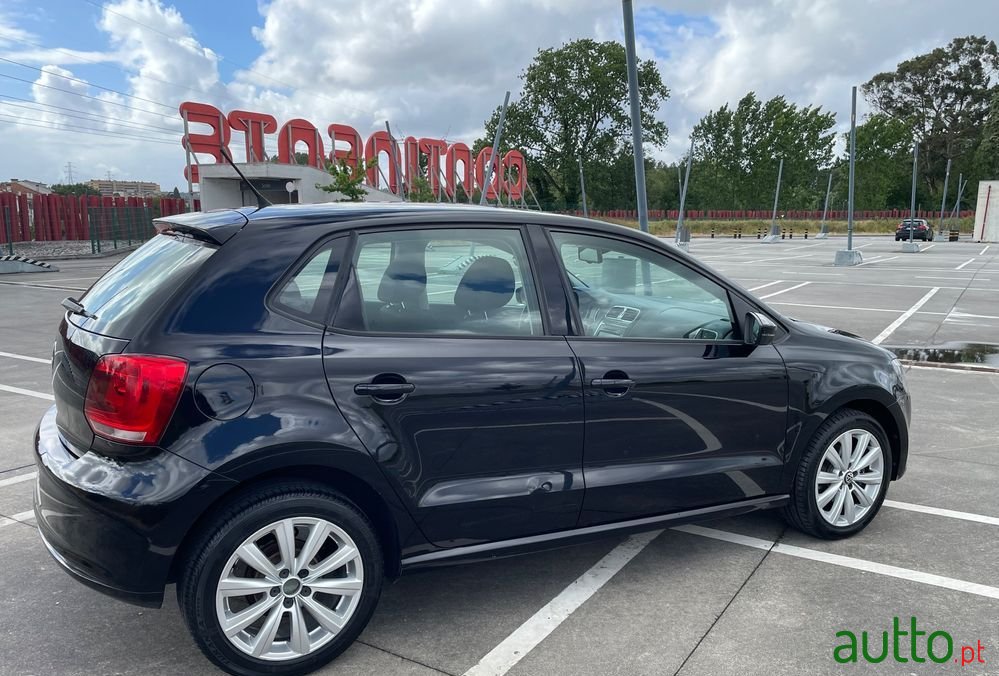 2010' Volkswagen Polo 1.2 Highline photo #6