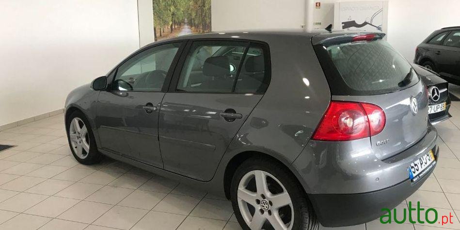 2005' Volkswagen Golf photo #1