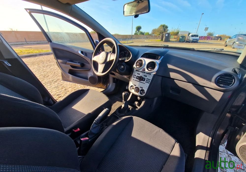 2014' Opel Corsa photo #3