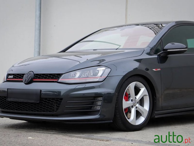 2014' Volkswagen Golf photo #2