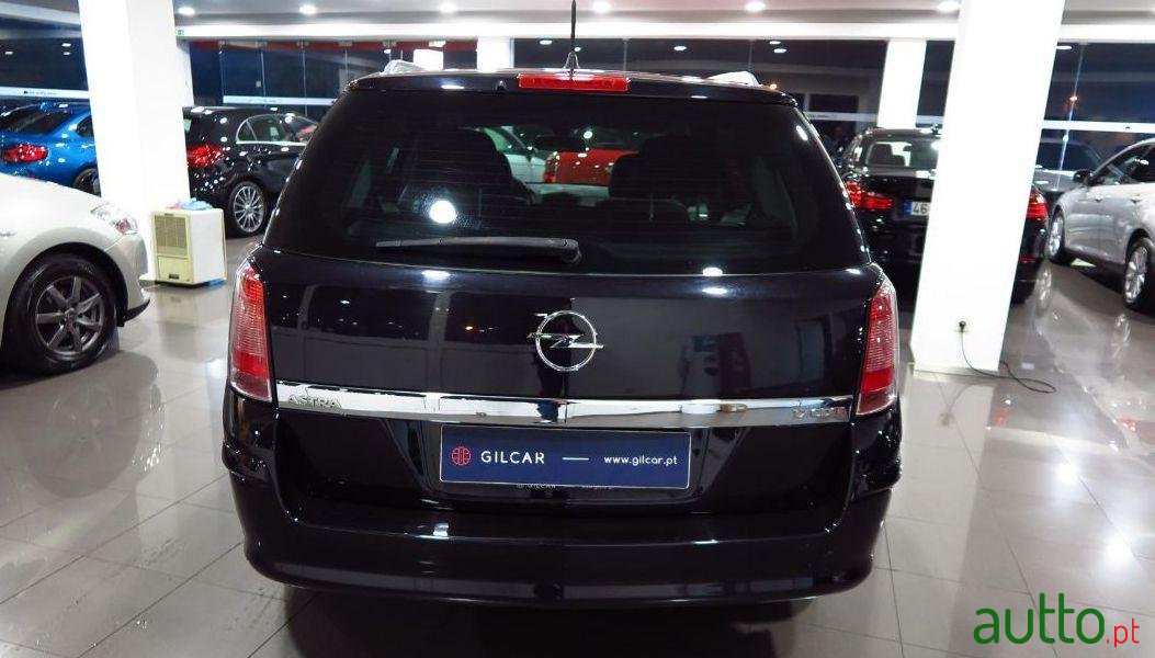 2008' Opel Astra Caravan photo #1