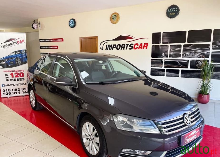 2011' Volkswagen Passat photo #1