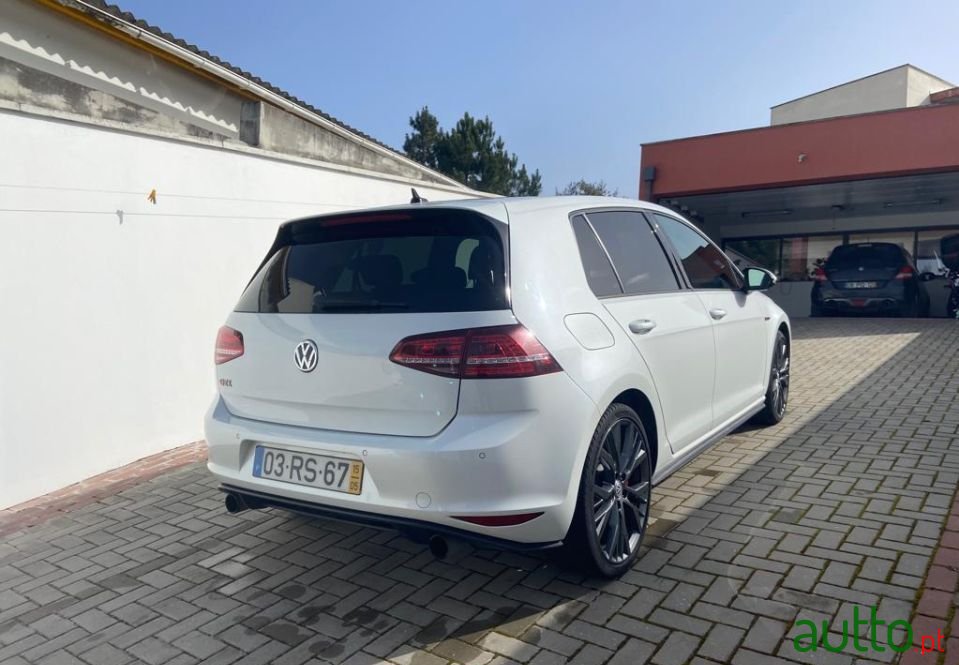 2015' Volkswagen Golf photo #3