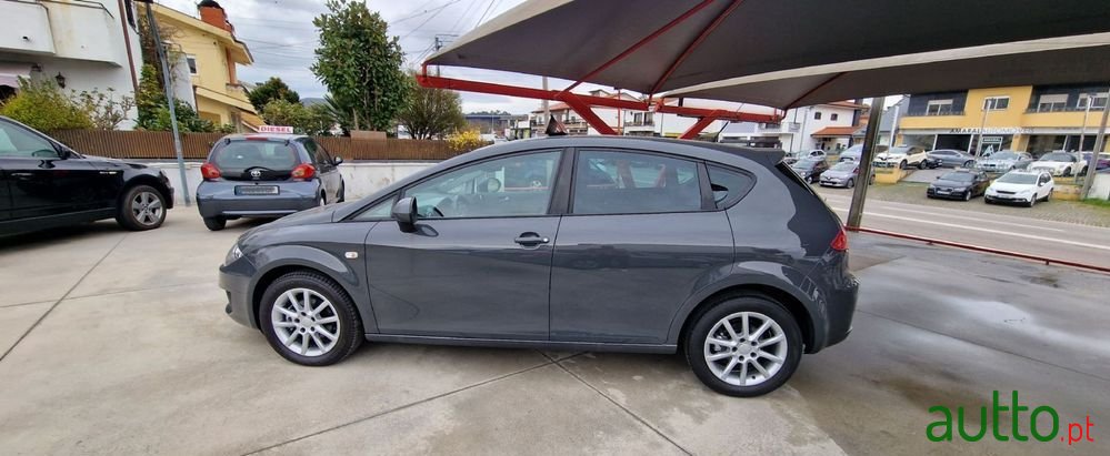 2009' SEAT Leon photo #4