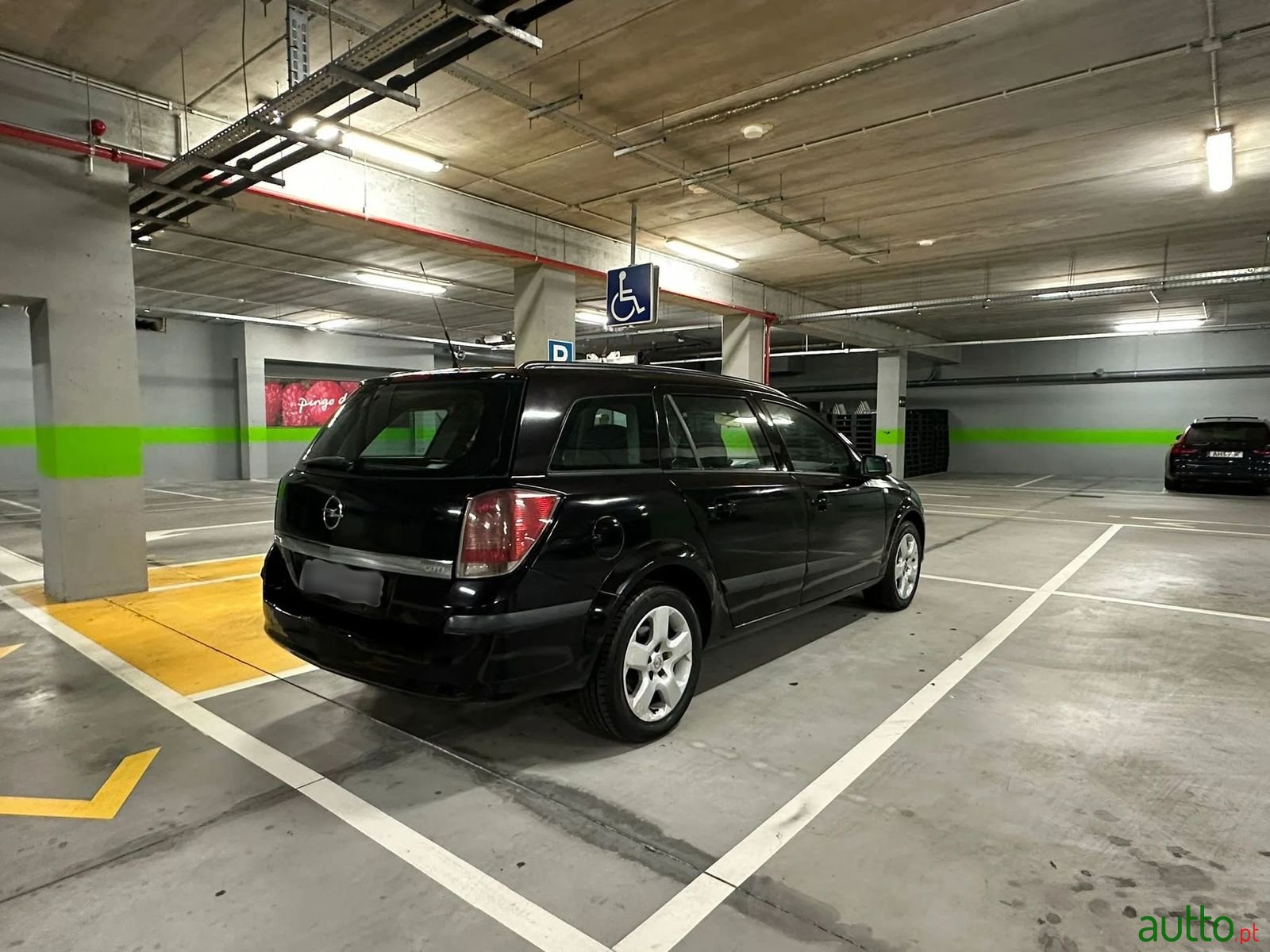 2006' Opel Astra Caravan photo #3