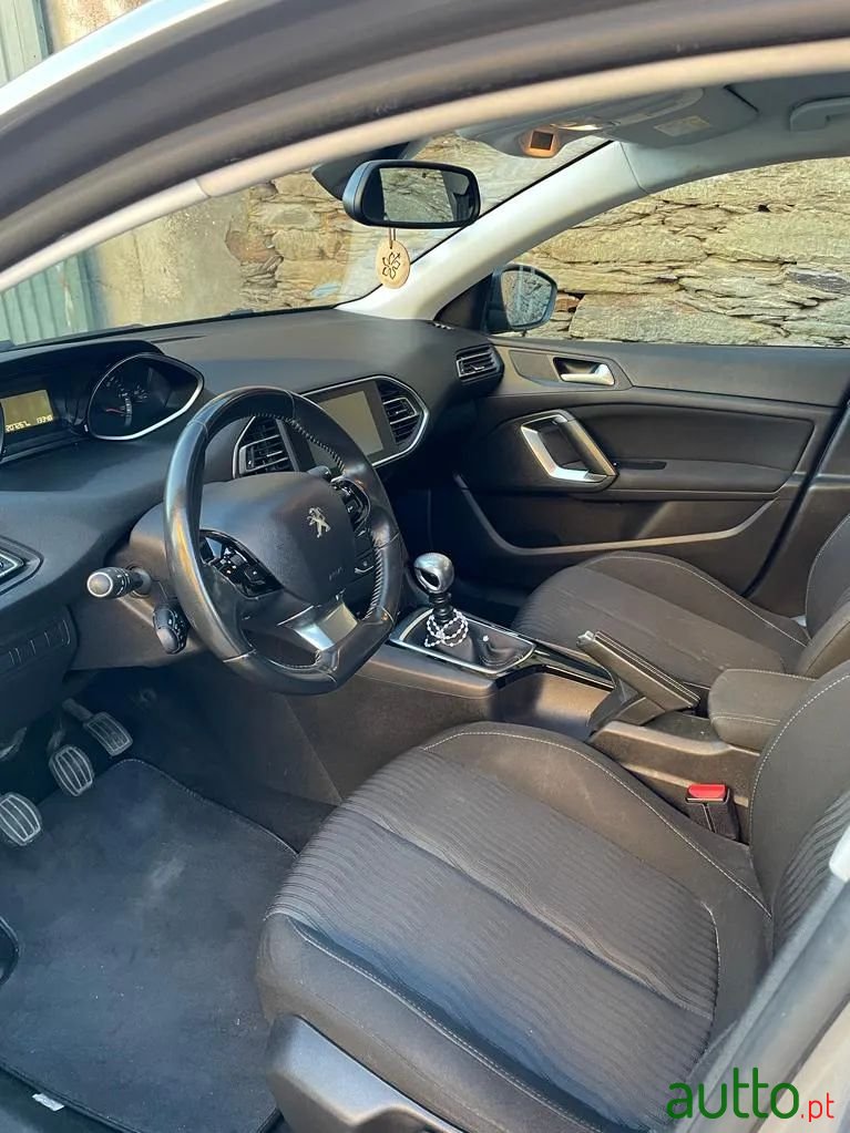 2014' Peugeot 308 Sw photo #3