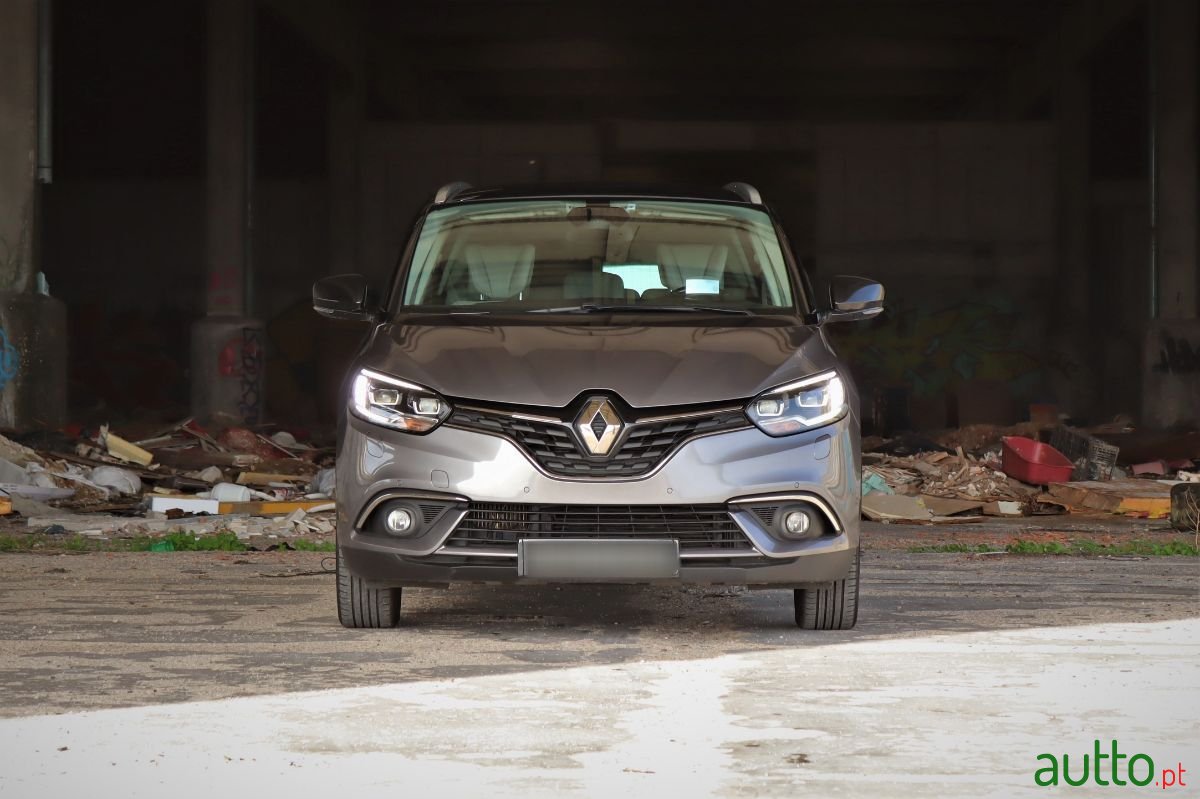 2017' Renault Grand Scenic photo #2
