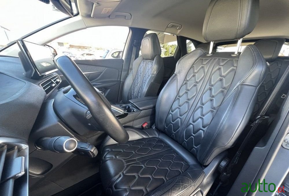 2021' Peugeot 3008 photo #3