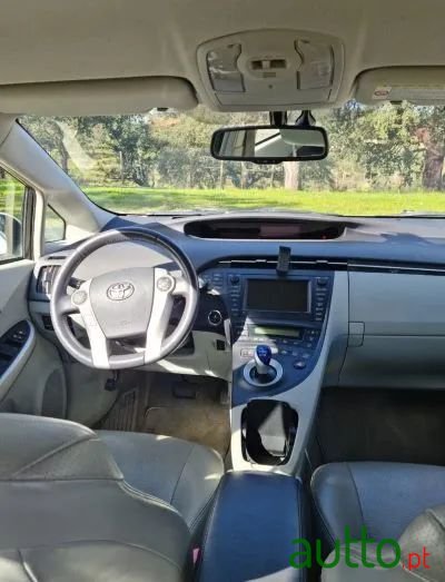 2010' Toyota Prius photo #6