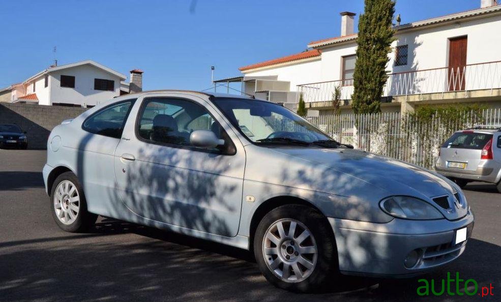 2001' Renault Megane Coupe photo #2